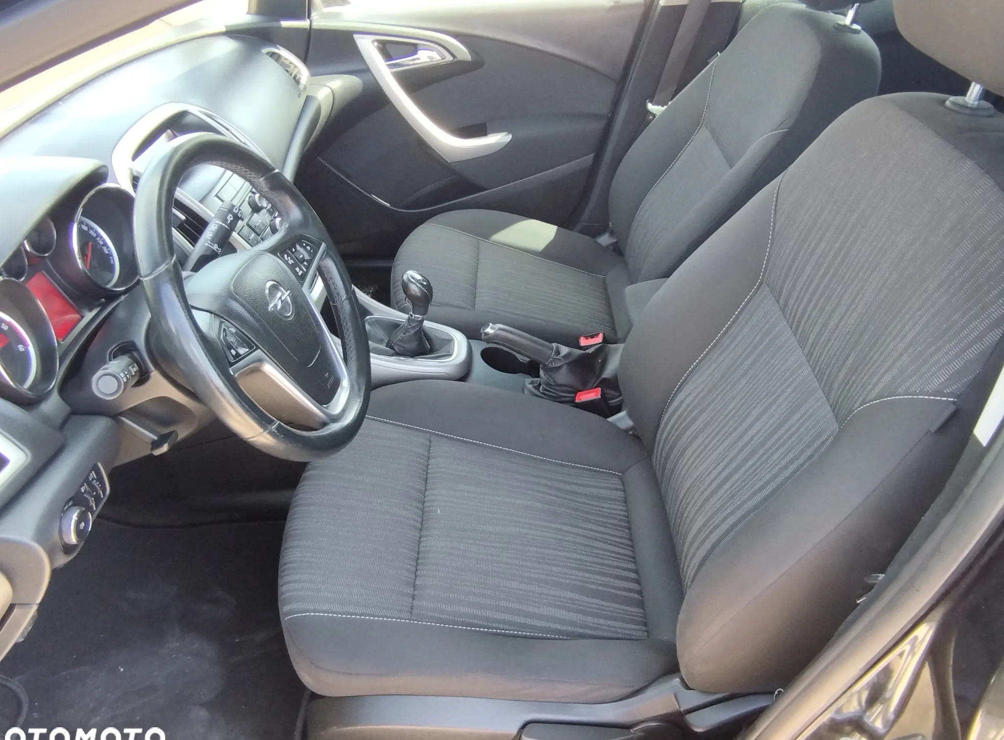 Opel Astra cena 19900 przebieg: 185000, rok produkcji 2011 z Nałęczów małe 106